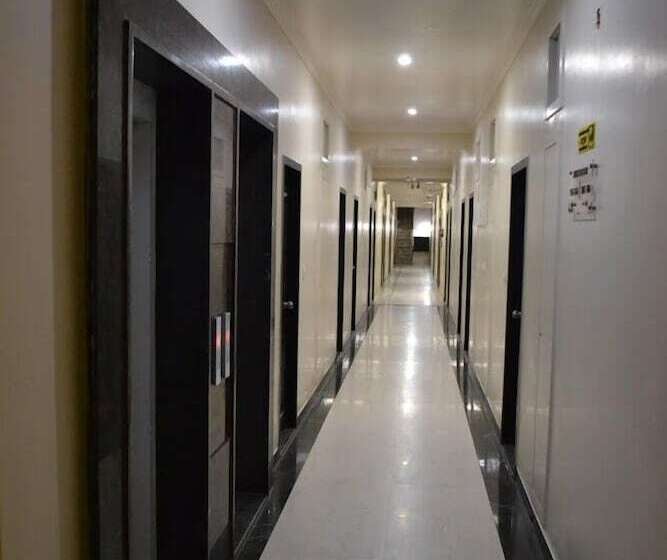 هتل Royal Regency Lodge