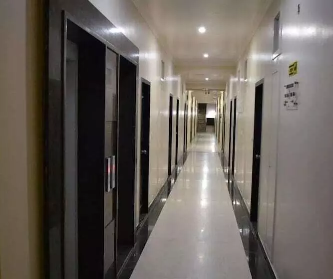 ホテル Royal Regency Lodge