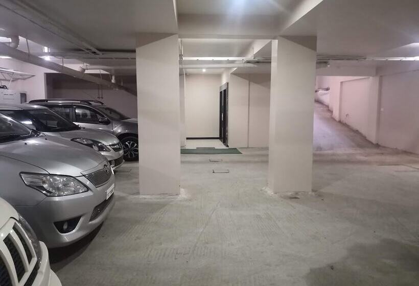 هتل Royal Regency Lodge