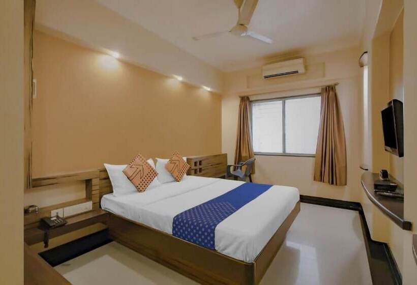 هتل Royal Regency Lodge