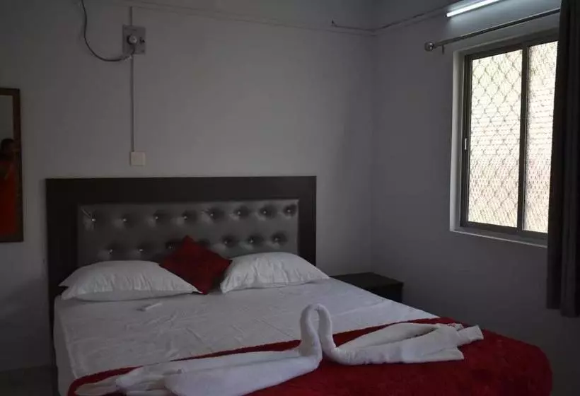 تختخواب و صبحانه Krishna Residency