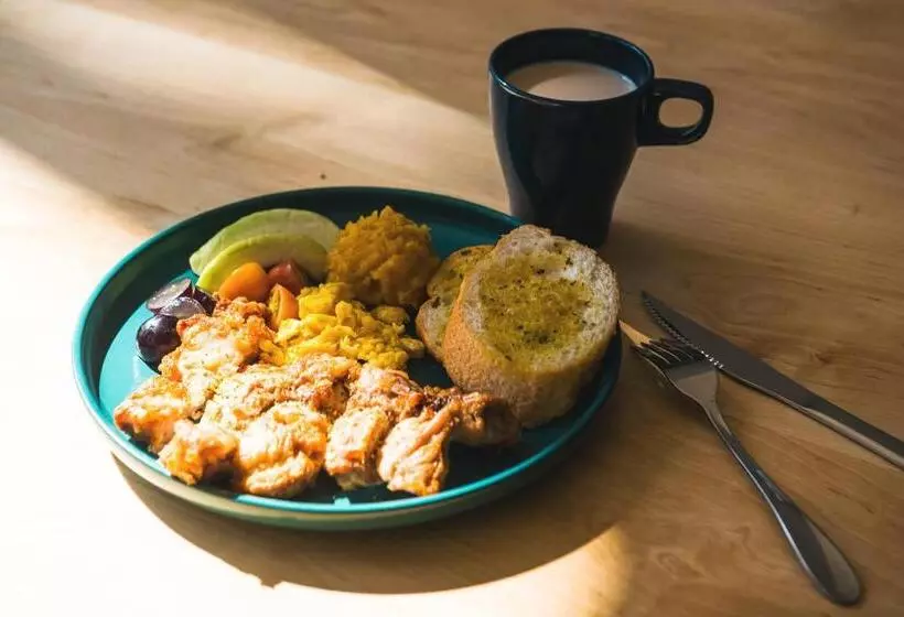 تختخواب و صبحانه Ren House大仁哥文旅