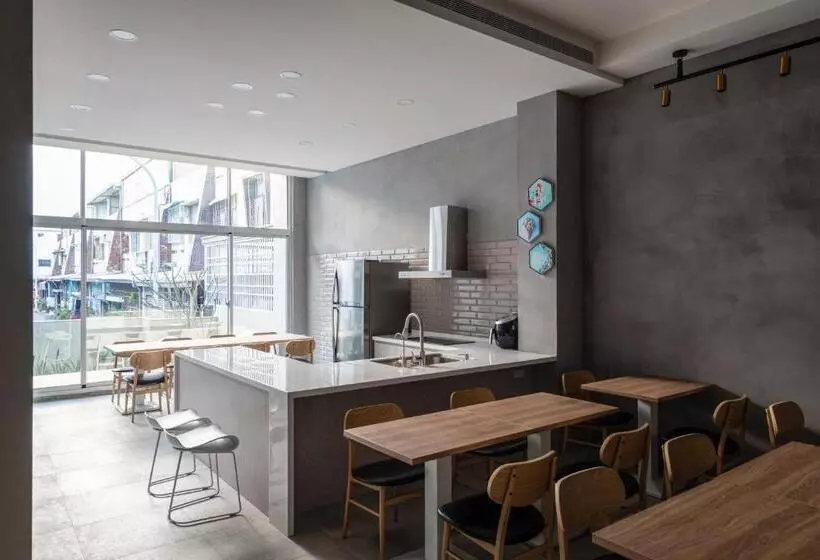 تختخواب و صبحانه Ren House大仁哥文旅