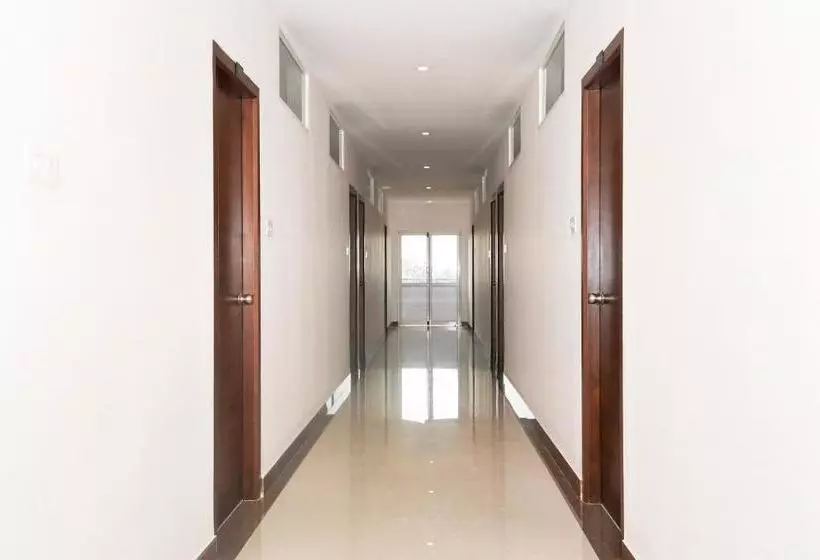 Hotelli Oyo 24285 Royal Plaza