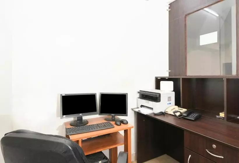 Hotelli Oyo 24285 Royal Plaza