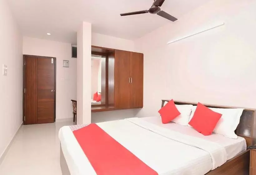 Hotelli Oyo 24285 Royal Plaza