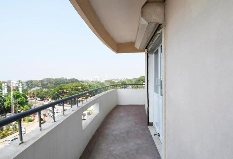 Отель Oyo 24285 Royal Plaza