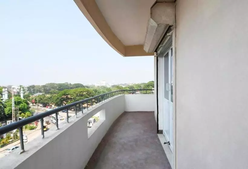 Hotelli Oyo 24285 Royal Plaza