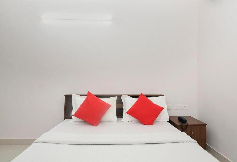 Отель Oyo 24285 Royal Plaza