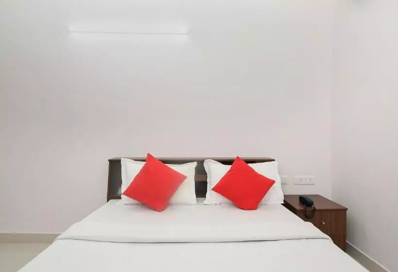 Hotelli Oyo 24285 Royal Plaza