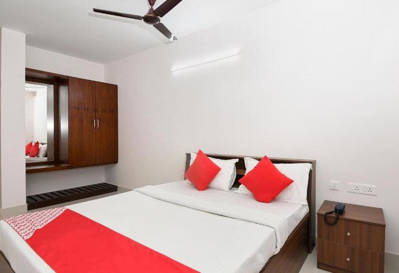 Отель Oyo 24285 Royal Plaza