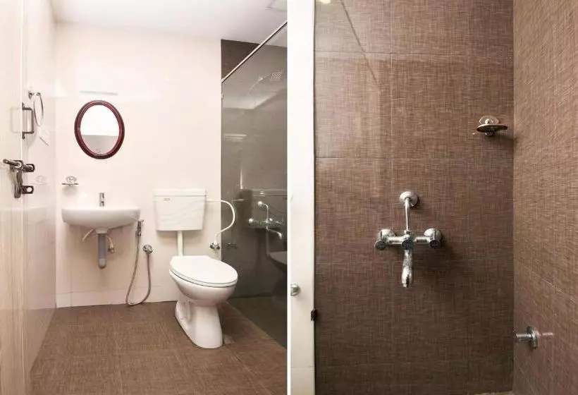 Hotelli Oyo 24285 Royal Plaza