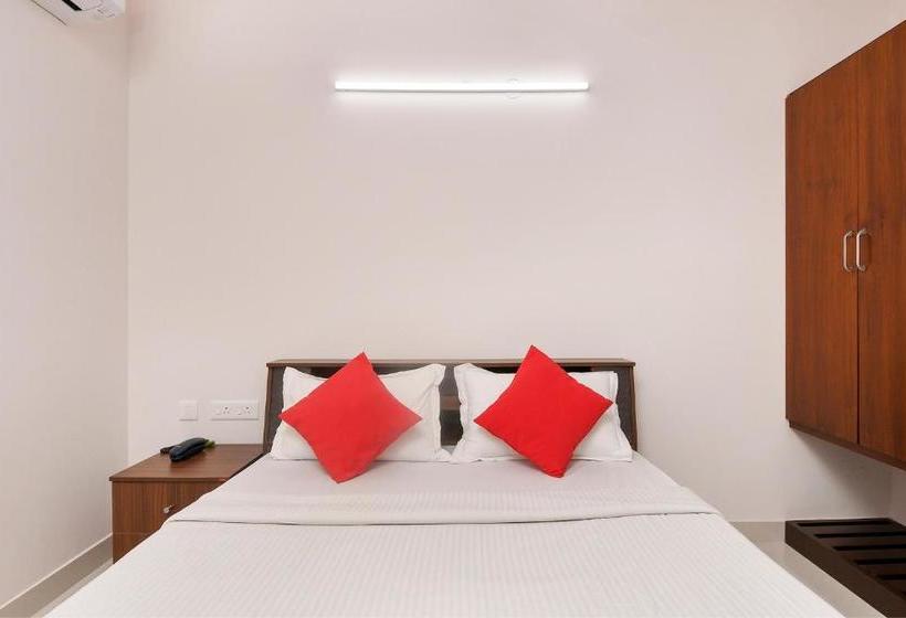 Отель Oyo 24285 Royal Plaza