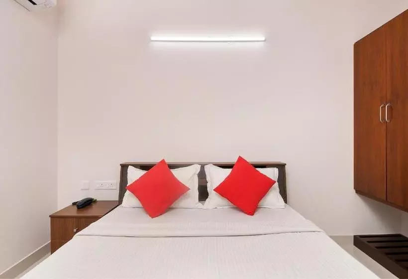 Hotelli Oyo 24285 Royal Plaza