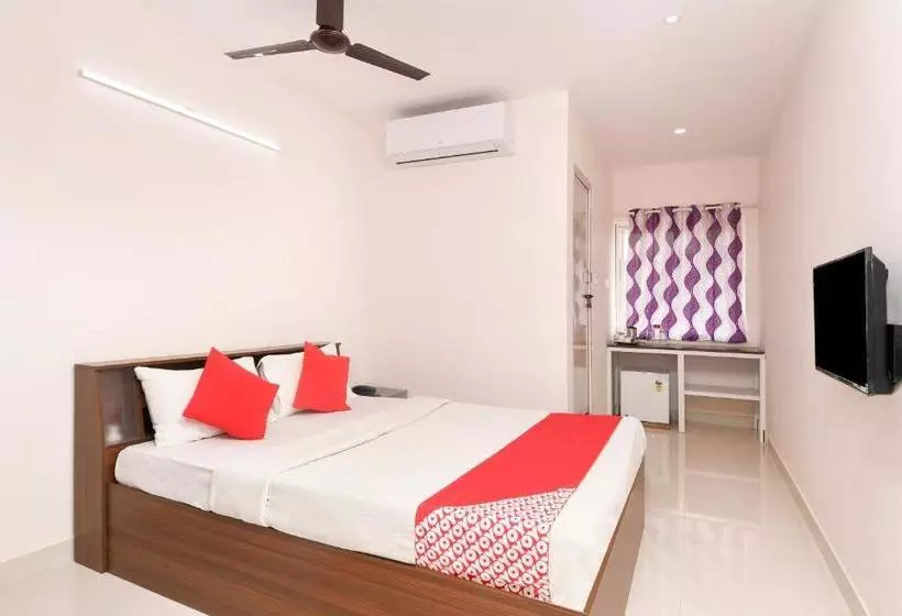 Hotelli Oyo 24285 Royal Plaza