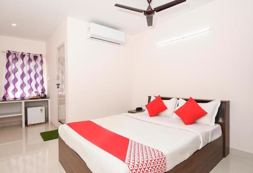 Отель Oyo 24285 Royal Plaza