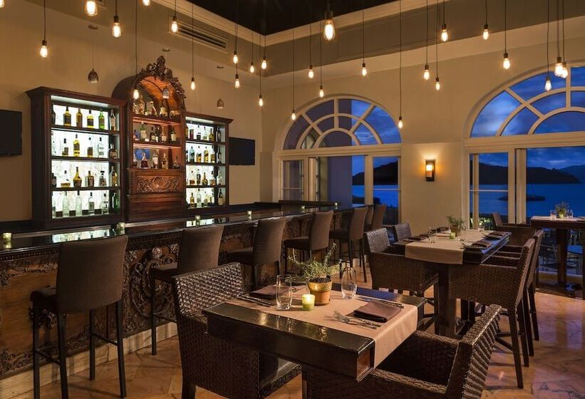 استراحتگاه Great Bay Condominiums At Ritzcarlton Club, St. Thomas