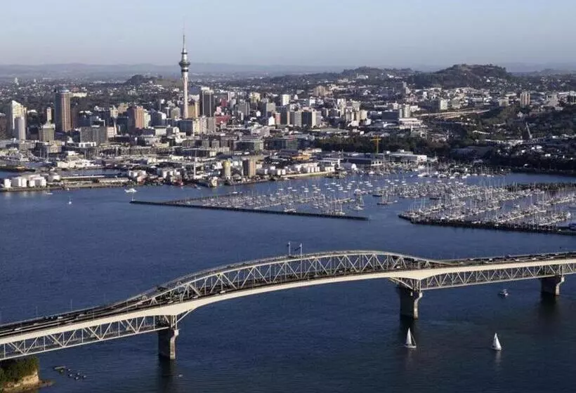 Общежитие Base Auckland