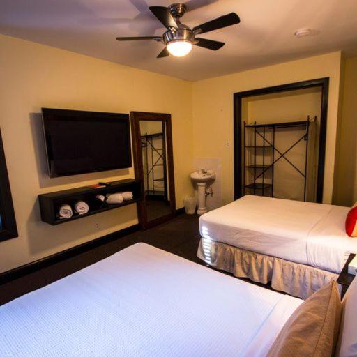 Broadway Hotel And Hostel