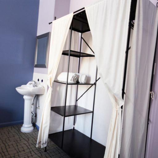 Broadway Hotel And Hostel