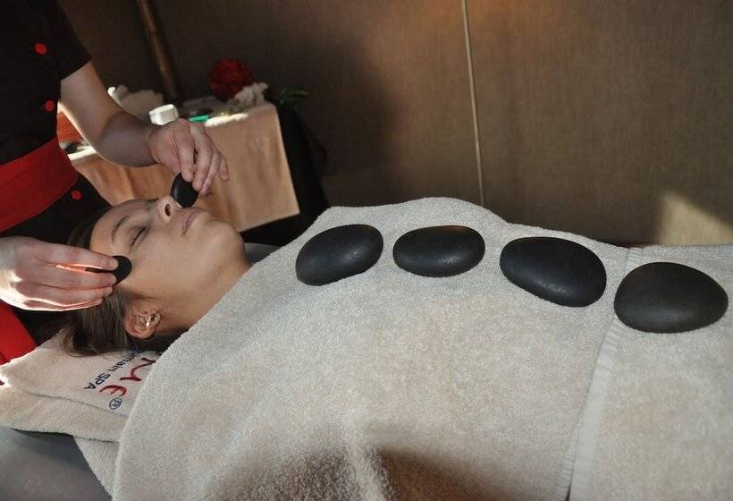 H2otel Congress & Medical Spa