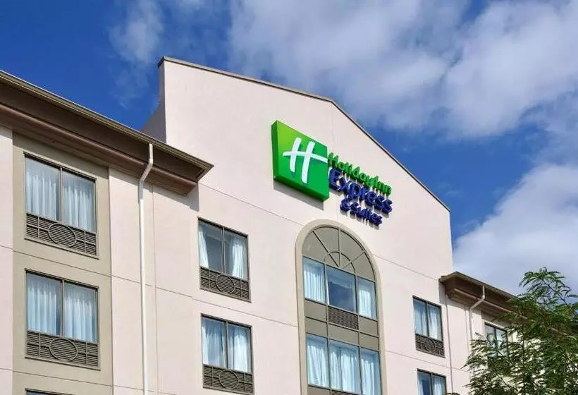 Holiday Inn Express Hotel & Suites Ottawa Airport, An Ihg