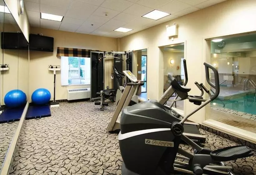 Holiday Inn Express Hotel & Suites Ottawa Airport, An Ihg