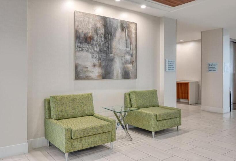 Holiday Inn Express Hotel & Suites Ottawa Airport, An Ihg