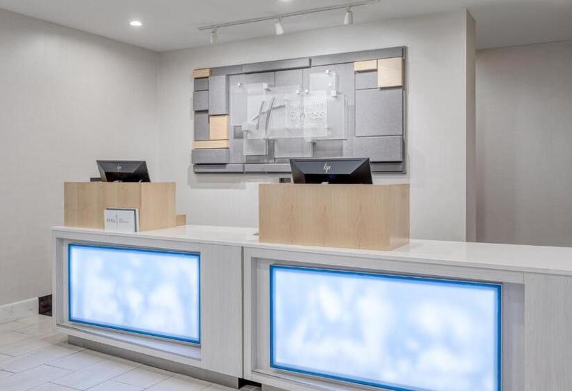 Holiday Inn Express Hotel & Suites Ottawa Airport, An Ihg