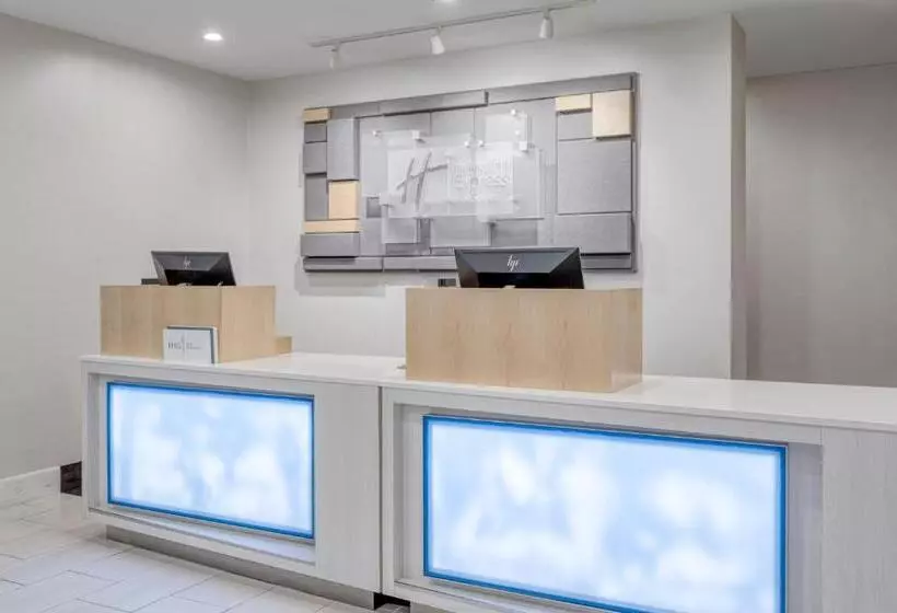 Holiday Inn Express Hotel & Suites Ottawa Airport, An Ihg