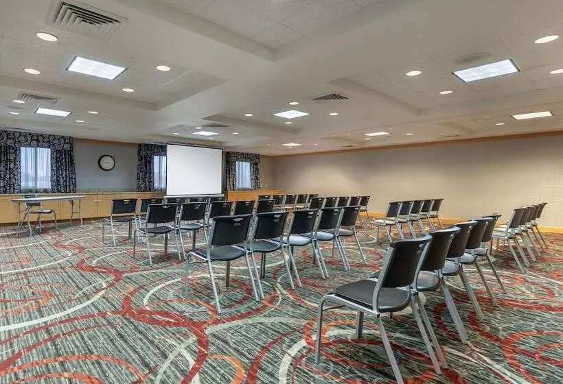 Отель Comfort Suites Boise West Meridian