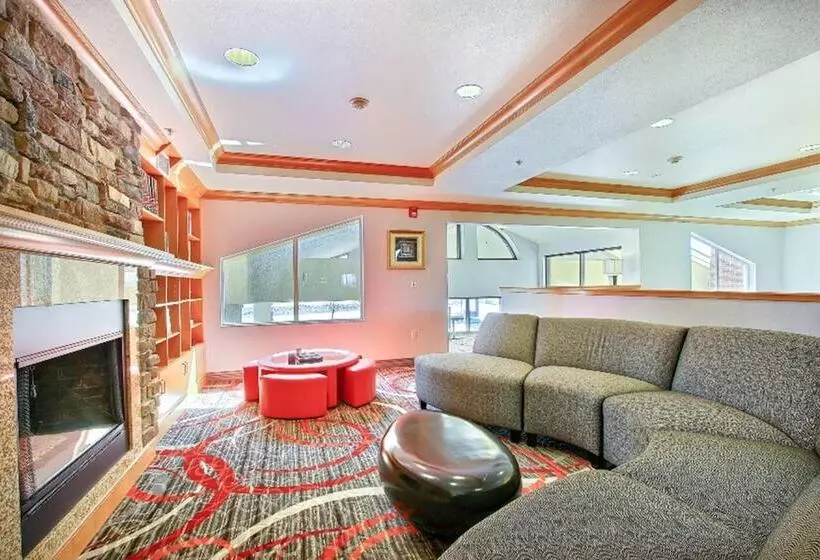 Отель Comfort Suites Boise West Meridian