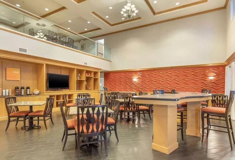 Отель Comfort Suites Boise West Meridian