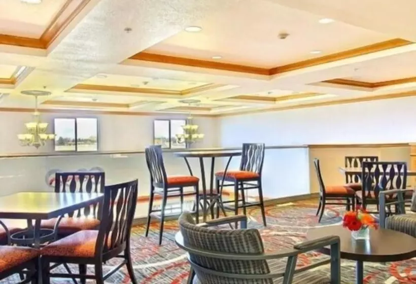 Отель Comfort Suites Boise West Meridian