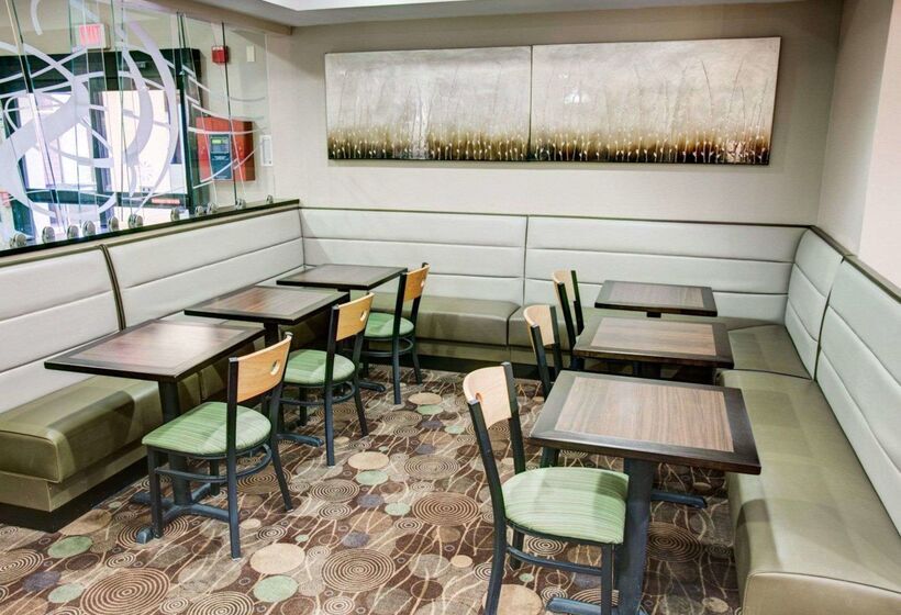 בית מלון כפרי Comfort Suites Pittsburgh Airport