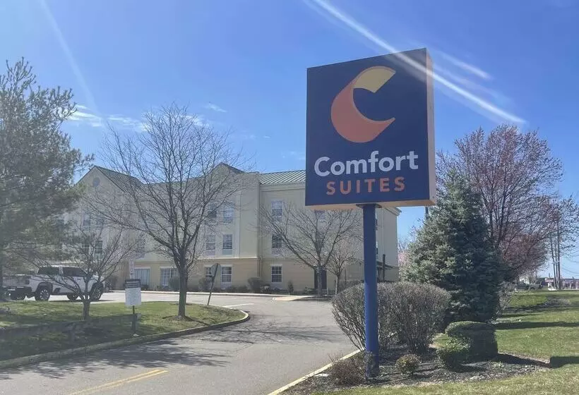Hotelli Comfort Suites East Brunswick  South River