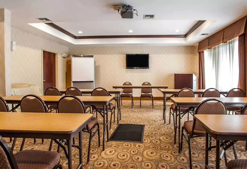 Hotelli Comfort Suites East Brunswick  South River