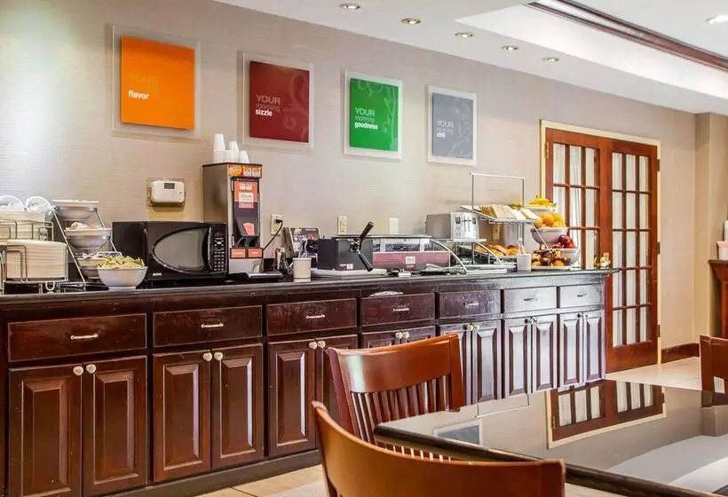 Hotelli Comfort Suites East Brunswick  South River