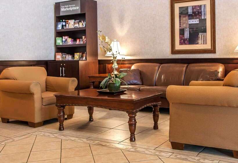 Отель Comfort Suites East Brunswick South River
