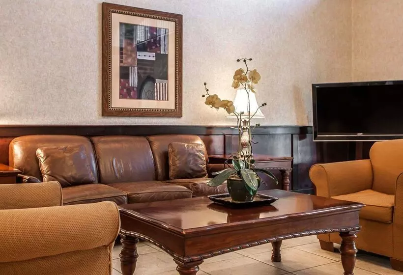 Hotelli Comfort Suites East Brunswick  South River