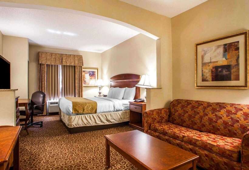 Отель Comfort Suites East Brunswick South River