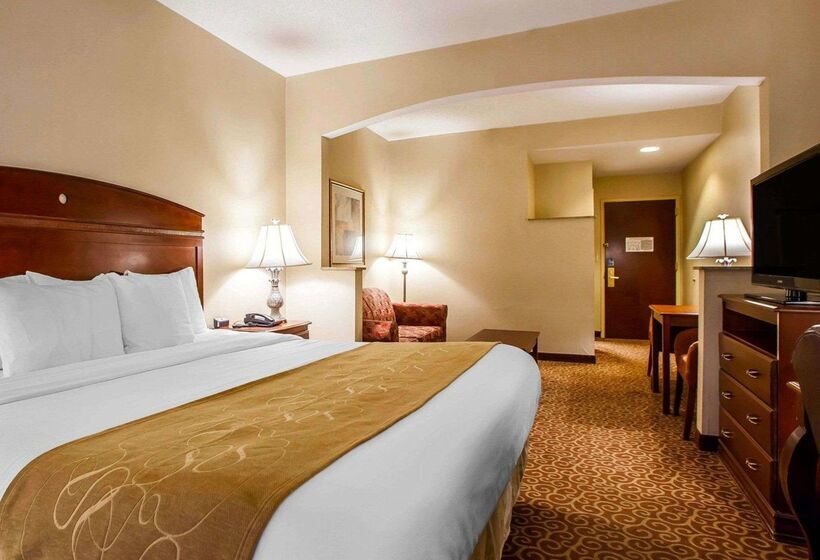 Отель Comfort Suites East Brunswick South River