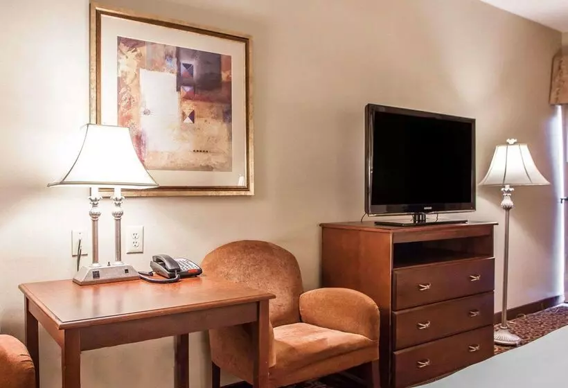 Hotelli Comfort Suites East Brunswick  South River