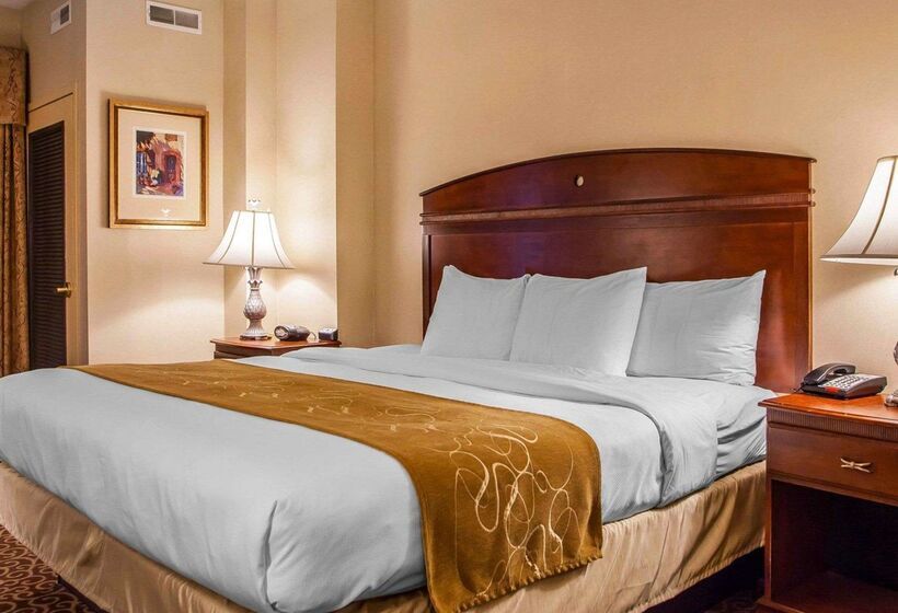 Отель Comfort Suites East Brunswick South River