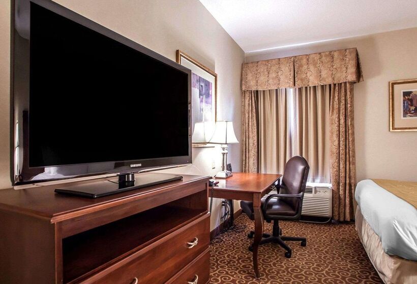 Отель Comfort Suites East Brunswick South River