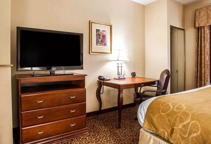 Hotelli Comfort Suites East Brunswick  South River