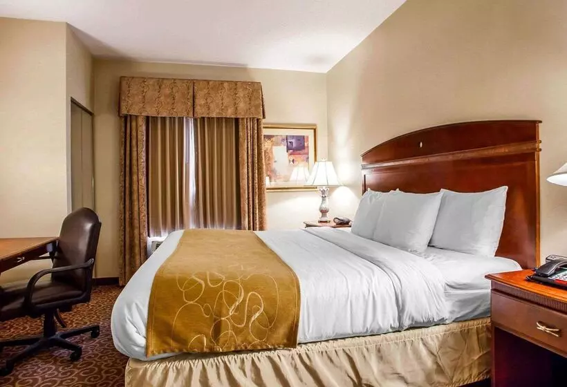 Hotelli Comfort Suites East Brunswick  South River