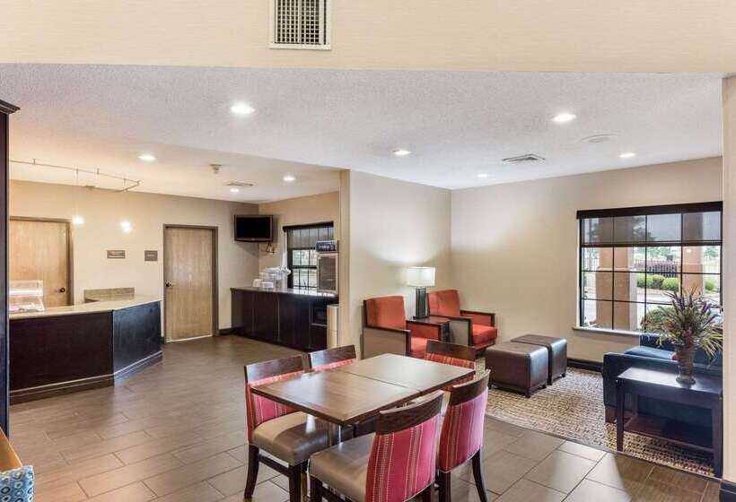 Отель Comfort Suites Monroe