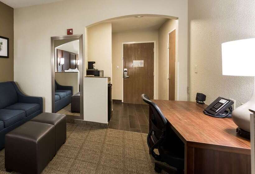 Отель Comfort Suites Monroe