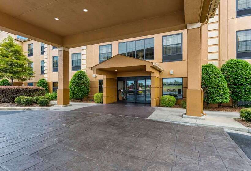 Отель Comfort Suites Monroe